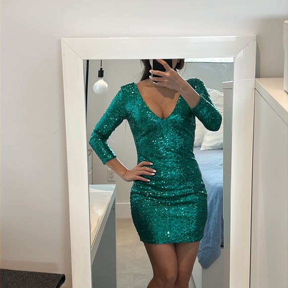 Aqua Small turquoise green sequin mini dress V neckline long sleeve open back - Picture 2 of 8
